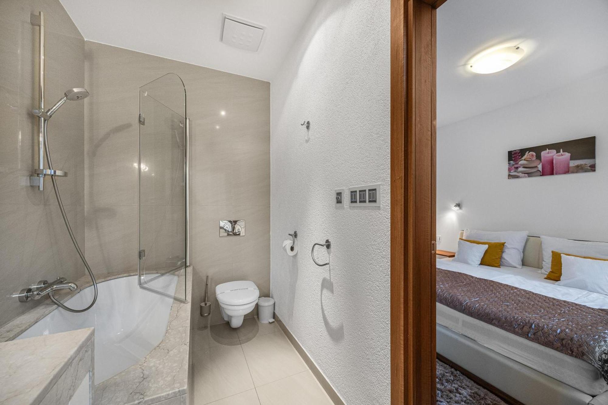 Revon Business Apartment 48 Dunajska Bratislava Bagian luar foto